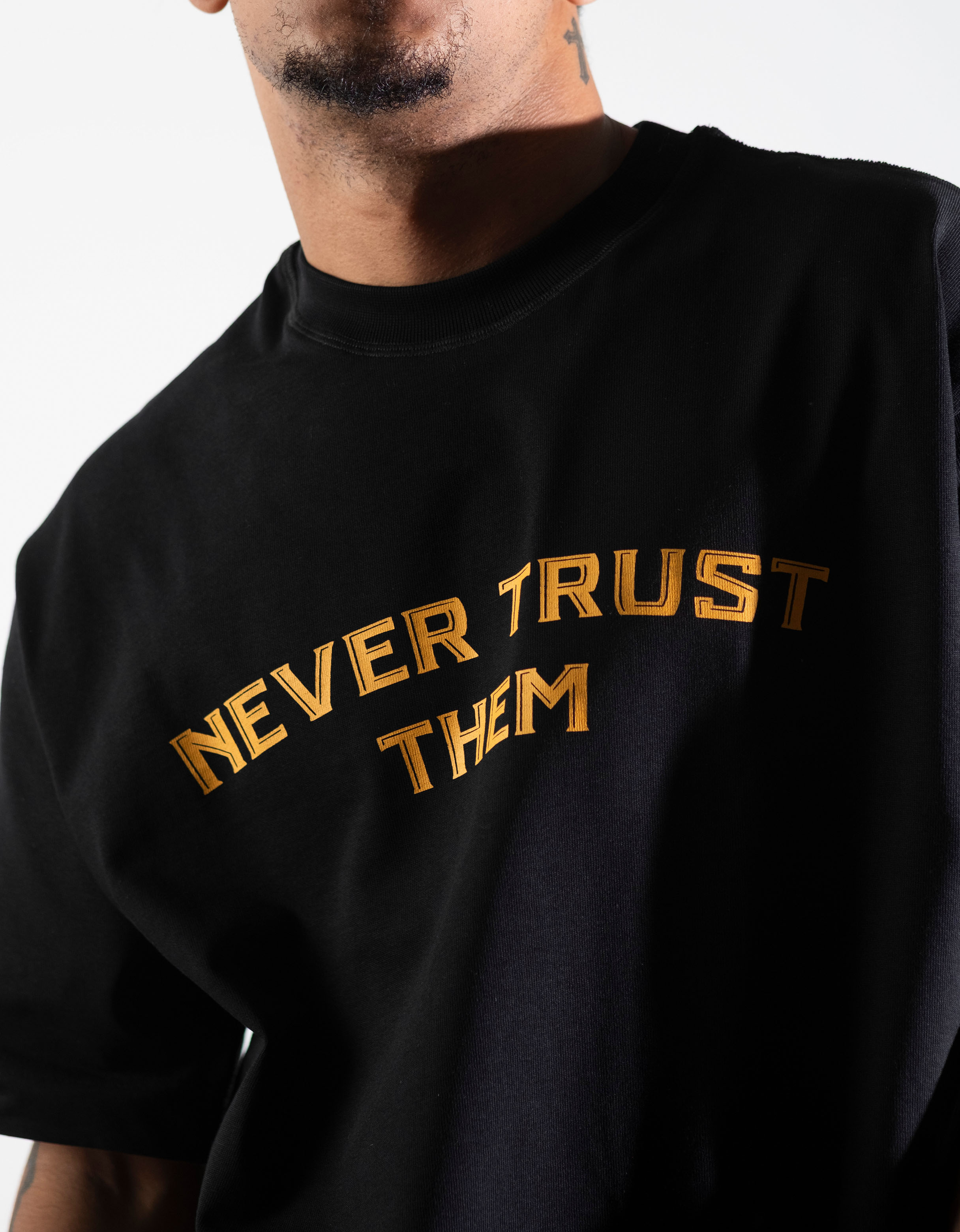 Never Trust Them - Black