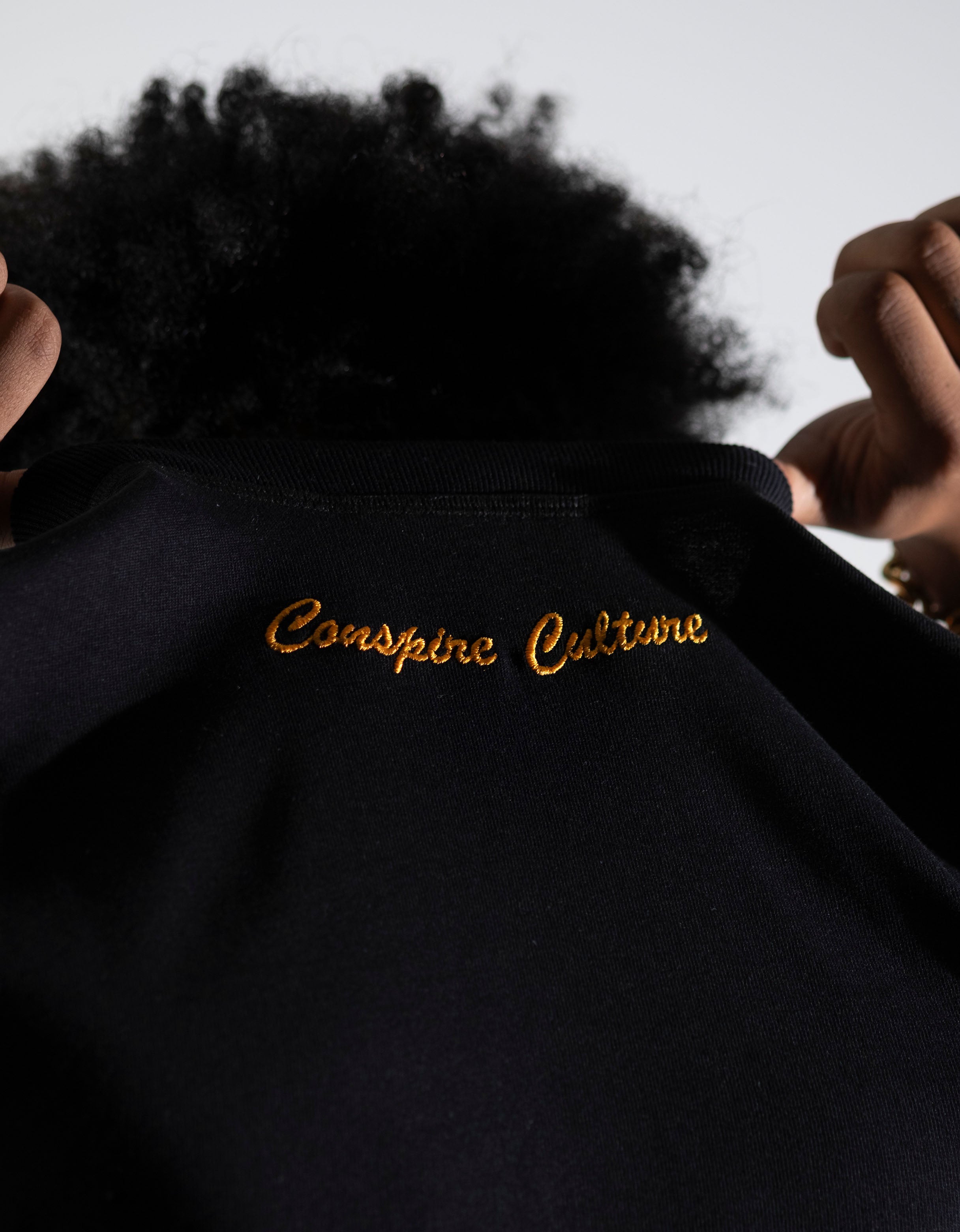 Never Trust Them - Black